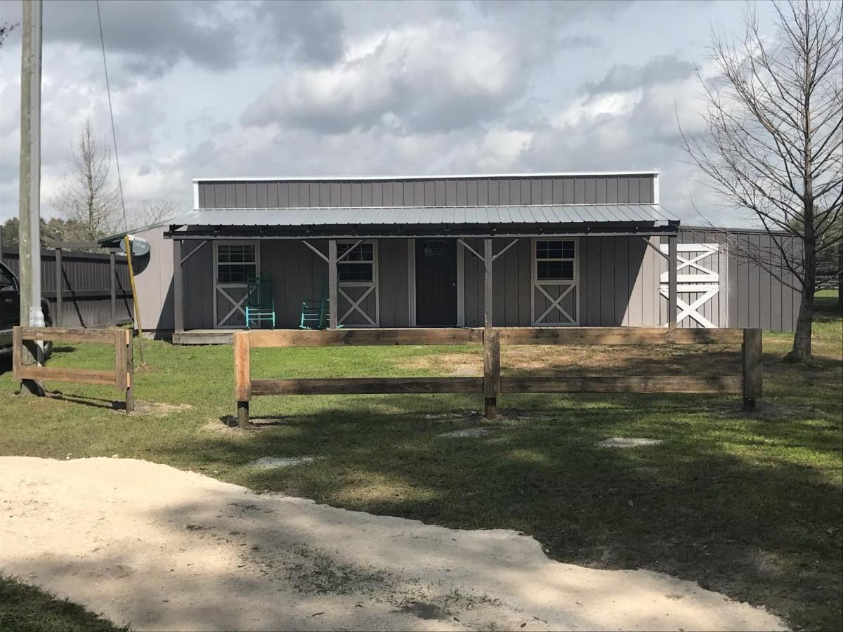 Bunkhouse Farm Stay Fort White Exterior foto